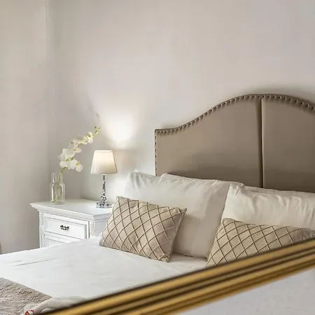 Villa Restored Historic Mansion Paterno With Exclusive Pool, Wifi And Ac For 20 People
