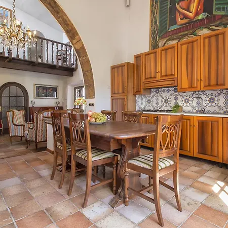Restored Historic Mansion Paterno With Exclusive Pool, Wifi And Ac For 20 People Alghero