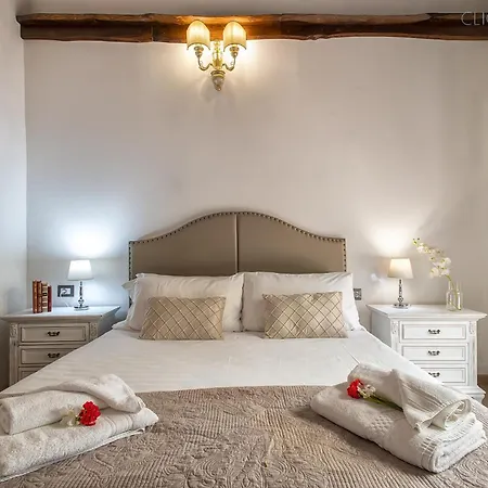 Restored Historic Mansion Paterno With Exclusive Pool, Wifi And Ac For 20 People