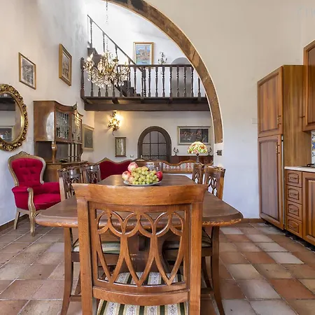 Restored Historic Mansion Paterno With Exclusive Pool, Wifi And Ac For 20 People Villa