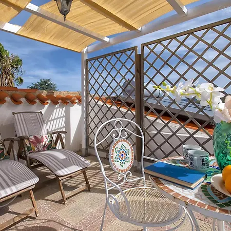 Restored Historic Mansion Paterno With Exclusive Pool, Wifi And Ac For 20 People