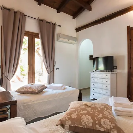 Restored Historic Mansion Paterno With Exclusive Pool, Wifi And Ac For 20 People Alghero