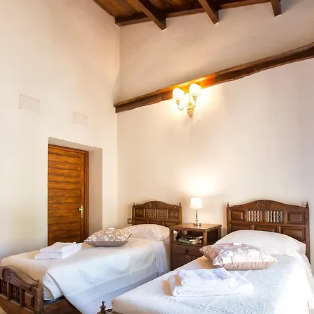 Villa Restored Historic Mansion Paterno With Exclusive Pool, Wifi And Ac For 20 People