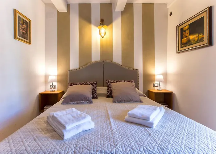Villa Restored Historic Mansion Paterno With Exclusive Pool, Wifi And Ac For 20 People