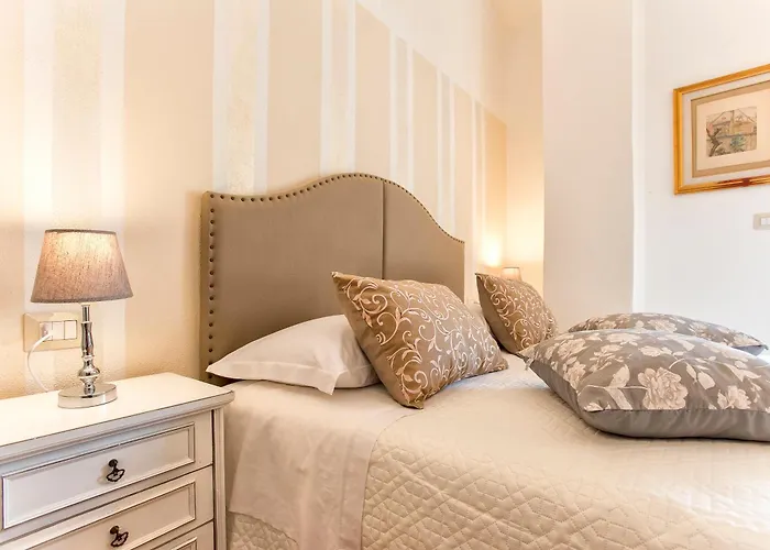 Restored Historic Mansion Paterno With Exclusive Pool, Wifi And Ac For 20 People Villa *