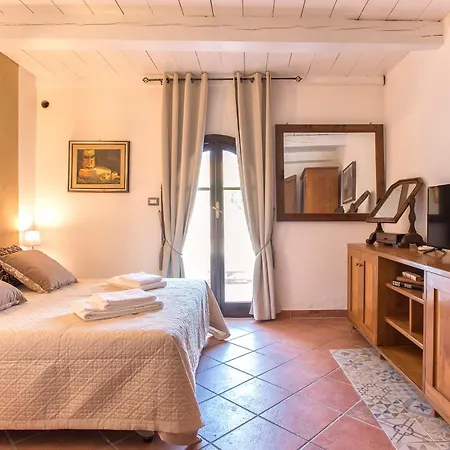 Restored Historic Mansion Paterno With Exclusive Pool, Wifi And Ac For 20 People