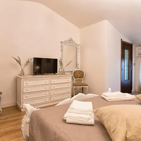 فيلة Restored Historic Mansion Paterno With Exclusive Pool, Wifi And Ac For 20 People *