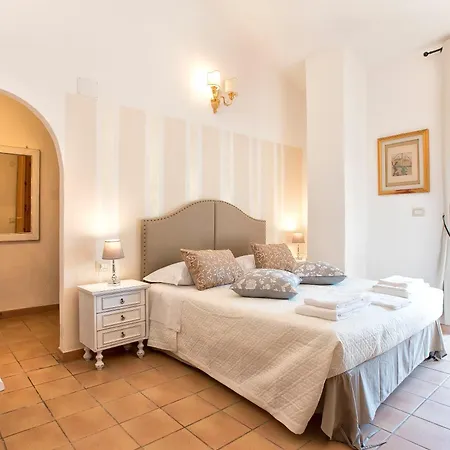 Restored Historic Mansion Paterno With Exclusive Pool, Wifi And Ac For 20 People