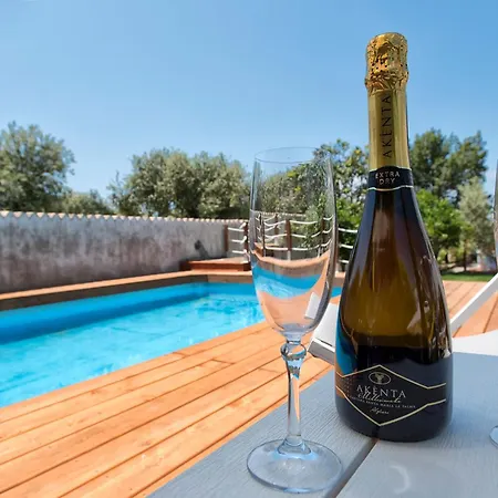 Restored Historic Mansion Paterno With Exclusive Pool, Wifi And Ac For 20 People فيلة