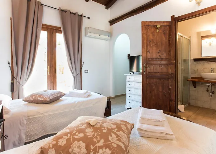 Restored Historic Mansion Paterno With Exclusive Pool, Wifi And Ac For 20 People Villa *