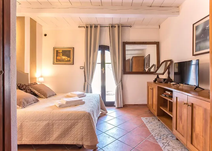 Restored Historic Mansion Paterno With Exclusive Pool, Wifi And Ac For 20 People