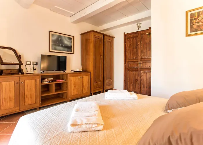 Restored Historic Mansion Paterno With Exclusive Pool, Wifi And Ac For 20 People Villa