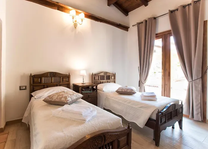 Restored Historic Mansion Paterno With Exclusive Pool, Wifi And Ac For 20 People