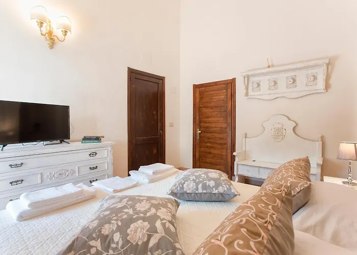 Restored Historic Mansion Paterno With Exclusive Pool, Wifi And Ac For 20 People Villa
