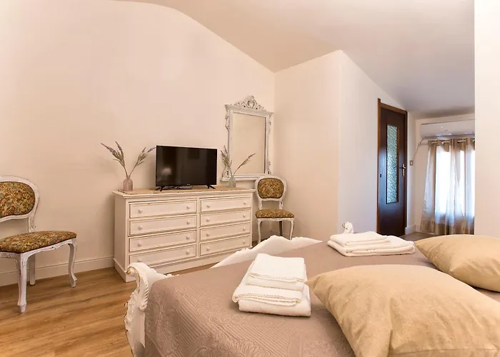 Villa Restored Historic Mansion Paterno With Exclusive Pool, Wifi And Ac For 20 People *