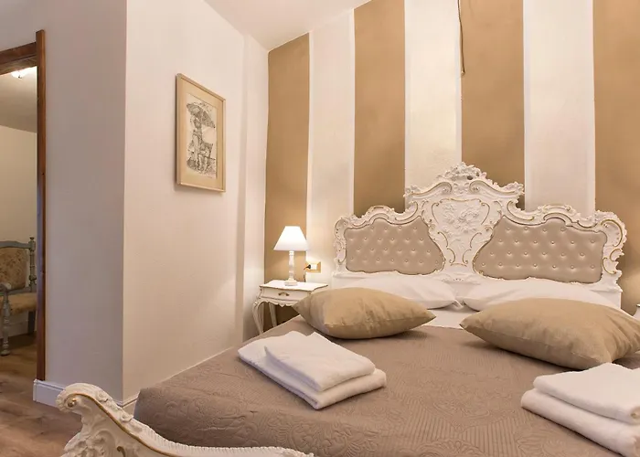 Restored Historic Mansion Paterno With Exclusive Pool, Wifi And Ac For 20 People Alghero