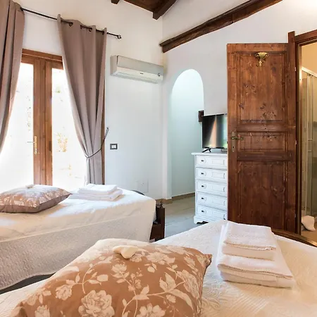 Restored Historic Mansion Paterno With Exclusive Pool, Wifi And Ac For 20 People Willa *