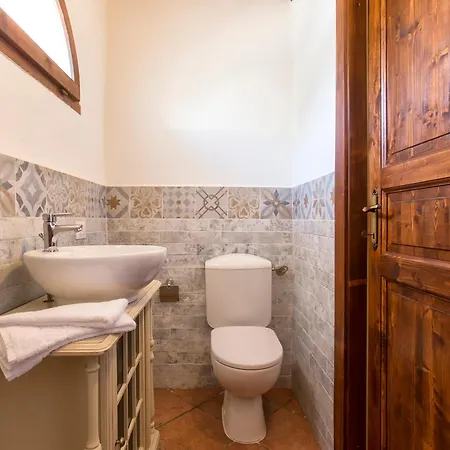 Restored Historic Mansion Paterno With Exclusive Pool, Wifi And Ac For 20 People Willa