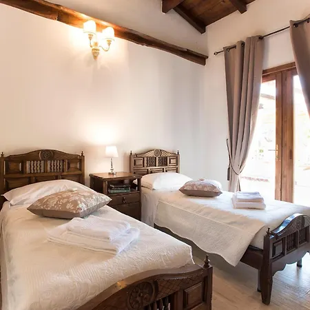 Restored Historic Mansion Paterno With Exclusive Pool, Wifi And Ac For 20 People